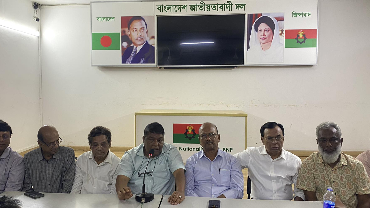 বক্তব্য রাখছেন ঢাকা মহানগর উত্তর বিএনপির নতুন ভারপ্রাপ্ত আহ্বায়ক অধ্যাপক ডা. ফরহাদ হালিম ডোনার। ছবি : কালবেলা