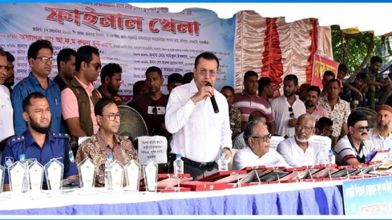 বক্তব্য রাখছেন জেলা পুলিশ সুপার কাজী মনিরুজ্জামান। ছবি : কালবেলা