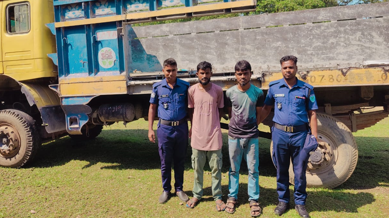 সিলেটে ট্রাক চুরির অভিযোগে গ্রেপ্তার দুজন। ছবি : কালবেলা