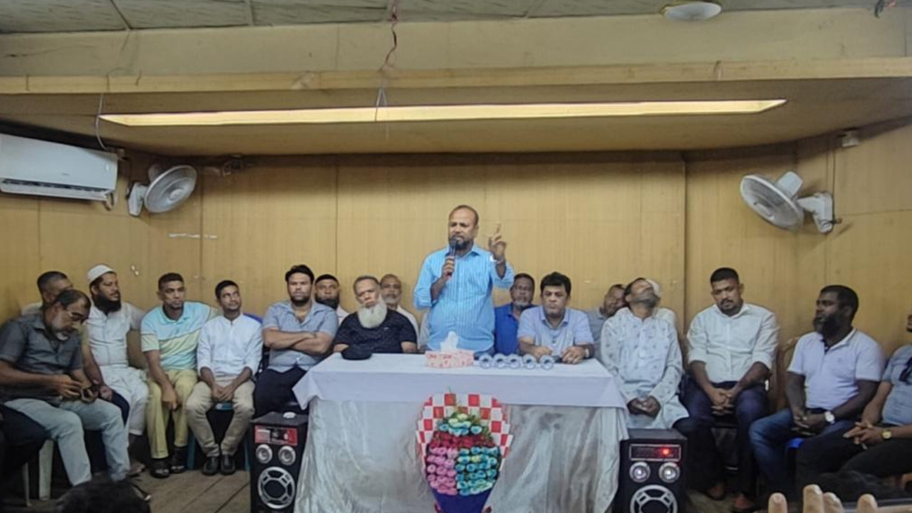 রাজধানীর নয়াপল্টনস্থ ভাসানী ভবন মিলনায়তনে যৌথ সমন্বয় সভায় নেতাকর্মীদের উদ্দেশ্যে বক্তব্য রাখছেন লিটন মাহমুদ। ছবি : কালবেলা
