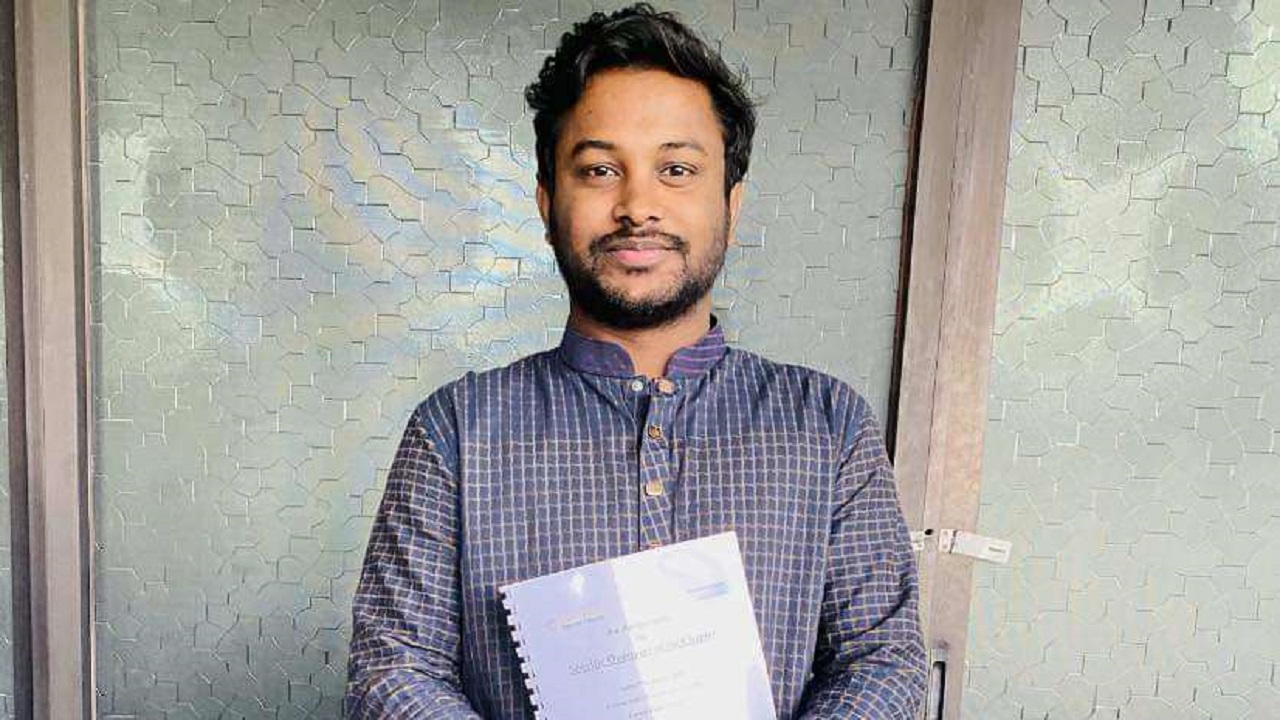 জবি শিক্ষার্থী জাহিদুল ইসলাম। ছবি : শিক্ষার্থী