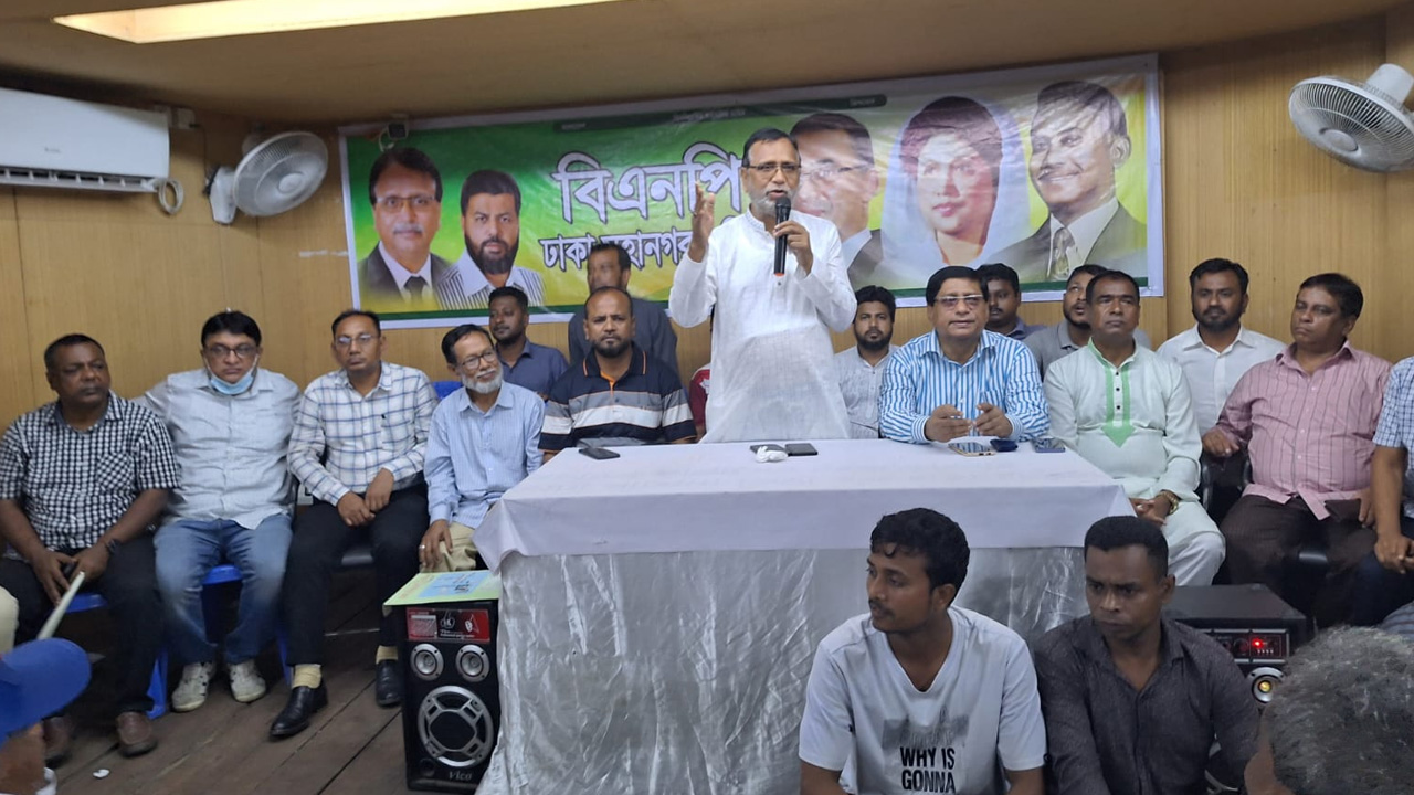 মঙ্গলবার যাত্রাবাড়ী-ডেমরা থানা বিএনপির যৌথসভায় বক্তব্য রাখেন বিএনপি চেয়ারপারসনের উপদেষ্টা আব্দুস সালাম। ছবি : কালবেলা