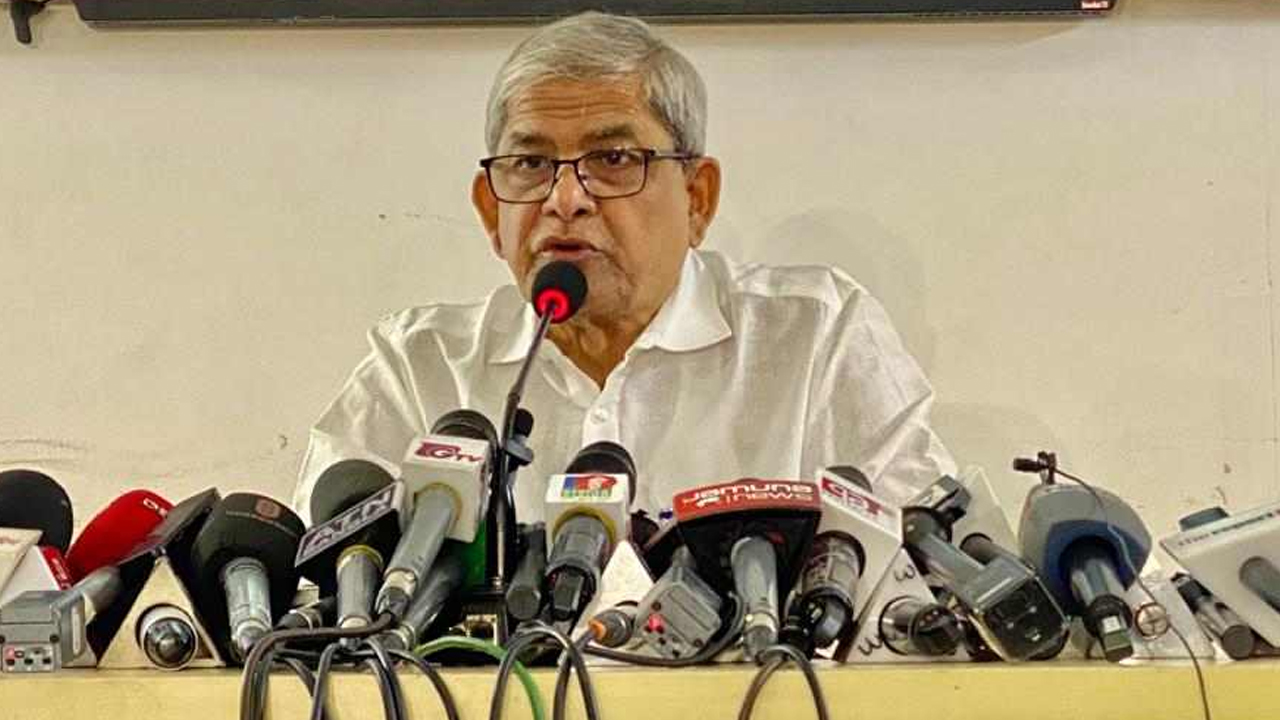 সংবাদ সম্মেলনে বিএনপির মহাসচিব মির্জা ফখরুল ইসলাম আলমগীর। ছবি : কালবেলা