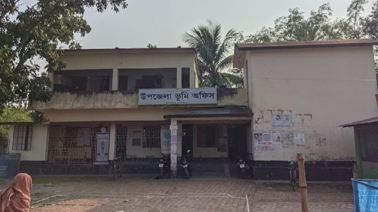 সাতক্ষীরার আশাশুনি উপজেলা ভূমি অফিস। ছবি : সংগৃহীত
