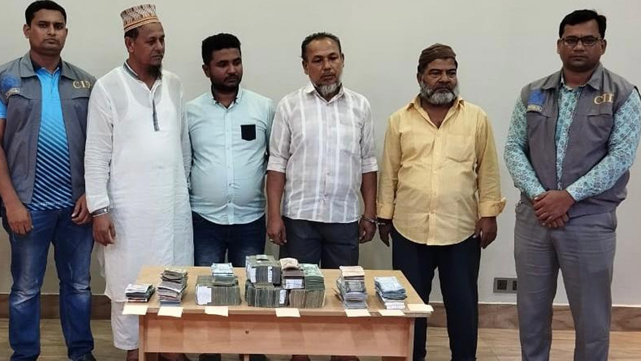 অবৈধ প্রক্রিয়ায় বৈদেশিক মুদ্রা কেনাবেচার অভিযোগে চারজনকে গ্রেপ্তার করে সিআইডি। ছবি : সংগৃহীত