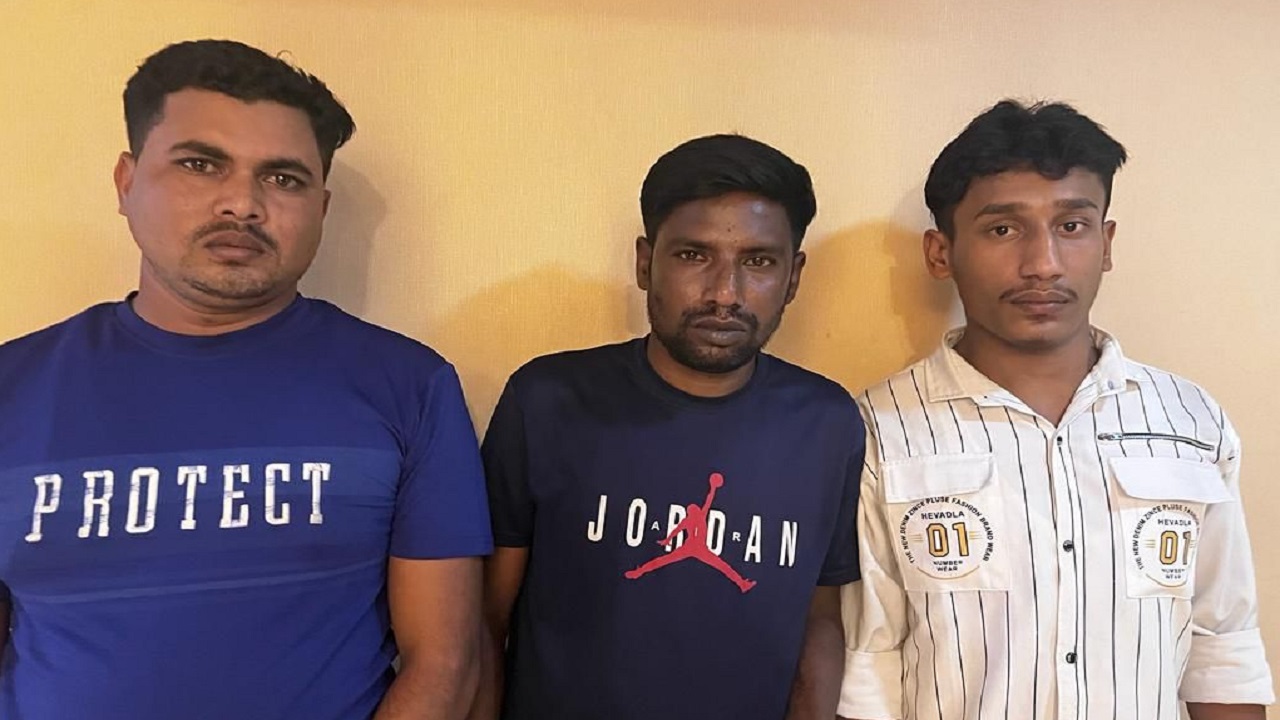 রাজধানীতে গাঁজাসহ গ্রেপ্তারকৃত আসামিরা। ছবি : কালবেলা