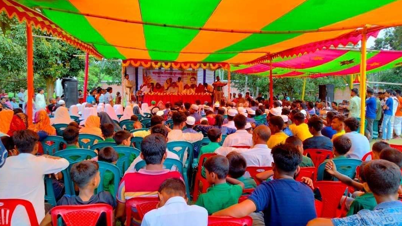 বাঘায় প্রাথমিক বিদ্যালয়ের শিক্ষকদের প্রশিক্ষণ থেকে পররাষ্ট্র প্রতিমন্ত্রীর অনুষ্ঠানে নিয়ে যাওয়া হয়। ছবি : সংগৃহীত