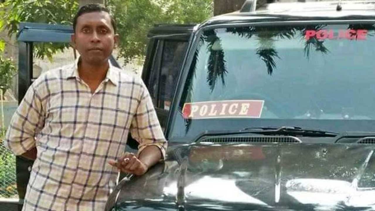 পুলিশের কনস্টেবল মনোজিত বাগীশ। ছবি : সংগৃহীত