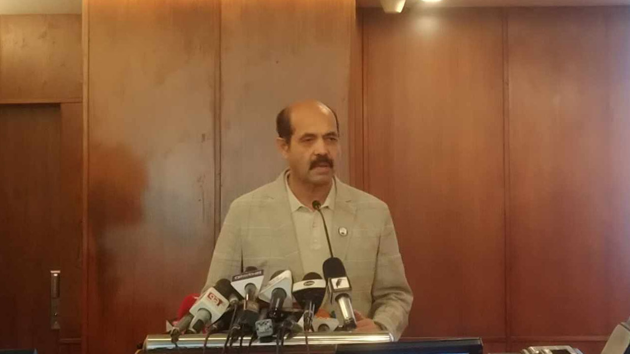 ঢাকা উত্তর সিটি করপোরেশনের আয়োজিত এক অনুষ্ঠানে ডিএনসিসি মেয়র আতিকুল ইসলাম। ছবি : কালবেলা