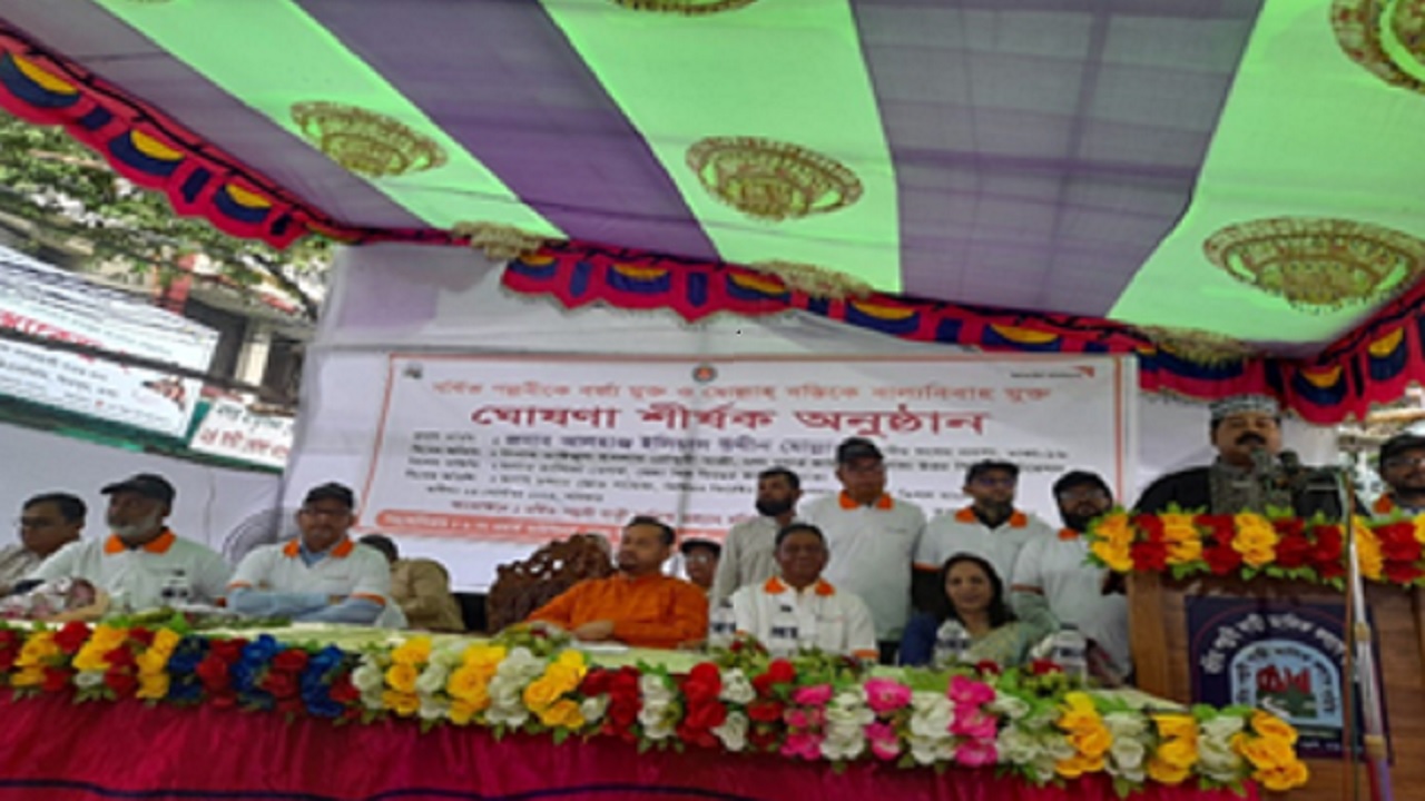 রাজধানীর পল্লবী এলাকা বর্জ্যমুক্ত ও মোল্লাহ্ বস্তি বাল্যবিয়ে মুক্ত ঘোষণা করেছেন ঢাকা-১৬ আসনের সংসদ সদস্য আলহাজ ইলিয়াস উদ্দিন মোল্লাহ্। ছবি : কালবেলা 
