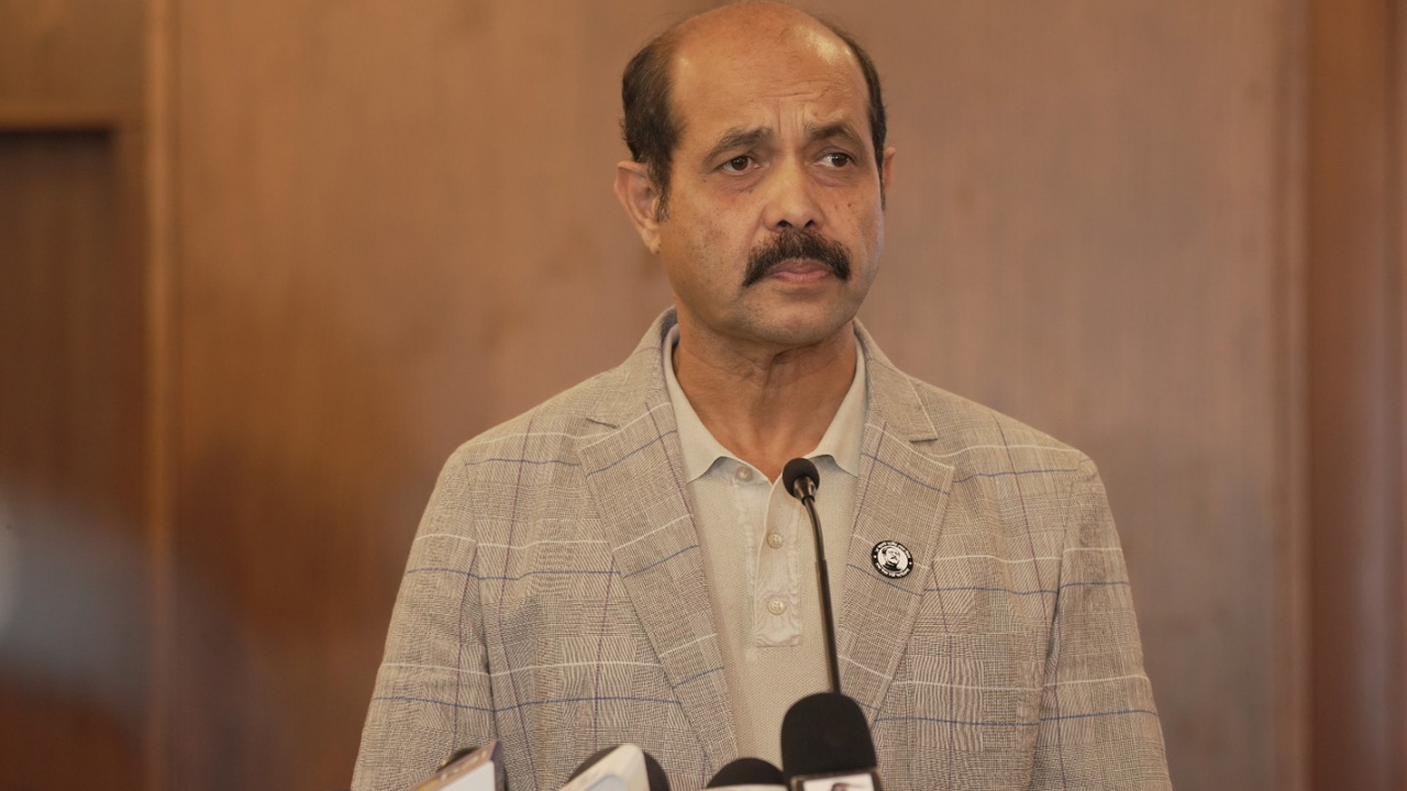 ডিএনসিসির নগর ভবনে প্রধানমন্ত্রী শেখ হাসিনার ৭৭তম জন্মদিন উপলক্ষে আয়োজিত আর্ট ক্যাম্পেইন উদ্বোধন অনুষ্ঠানে বক্তব্য রাখেন ডিএনসিসি মেয়র আতিকুল ইসলাম। ছবি : কালবেলা