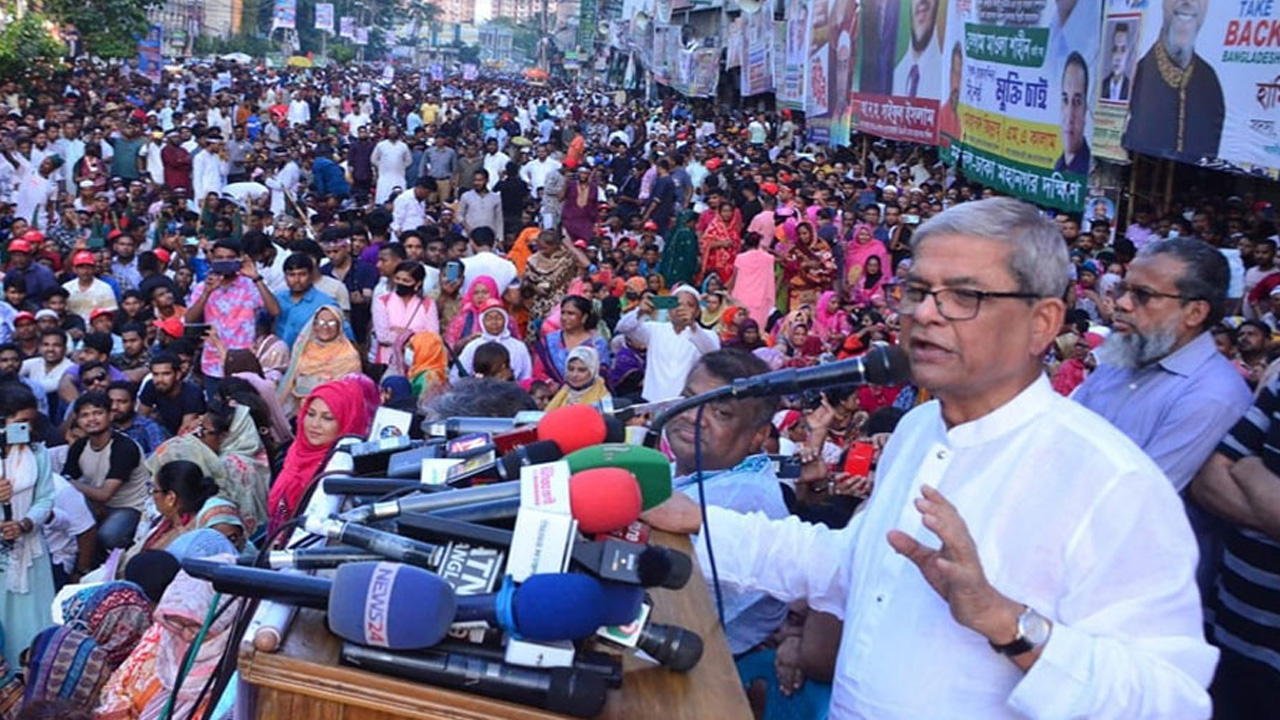 নয়াপল্টনে বিএনপির কেন্দ্রীয় কার্যালয়ের সামনে সমাবেশে মির্জা ফখরুল ইসলাম আলমগীর। ছবি : সংগৃহীত