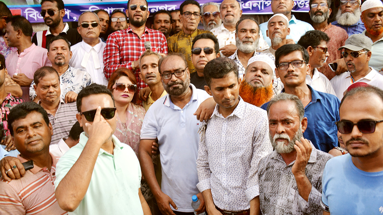 খালেদা জিয়ার মুক্তির দাবিতে বরিশালে বিক্ষোভ করেছে বিএনপি। ছবি : কালবেলা