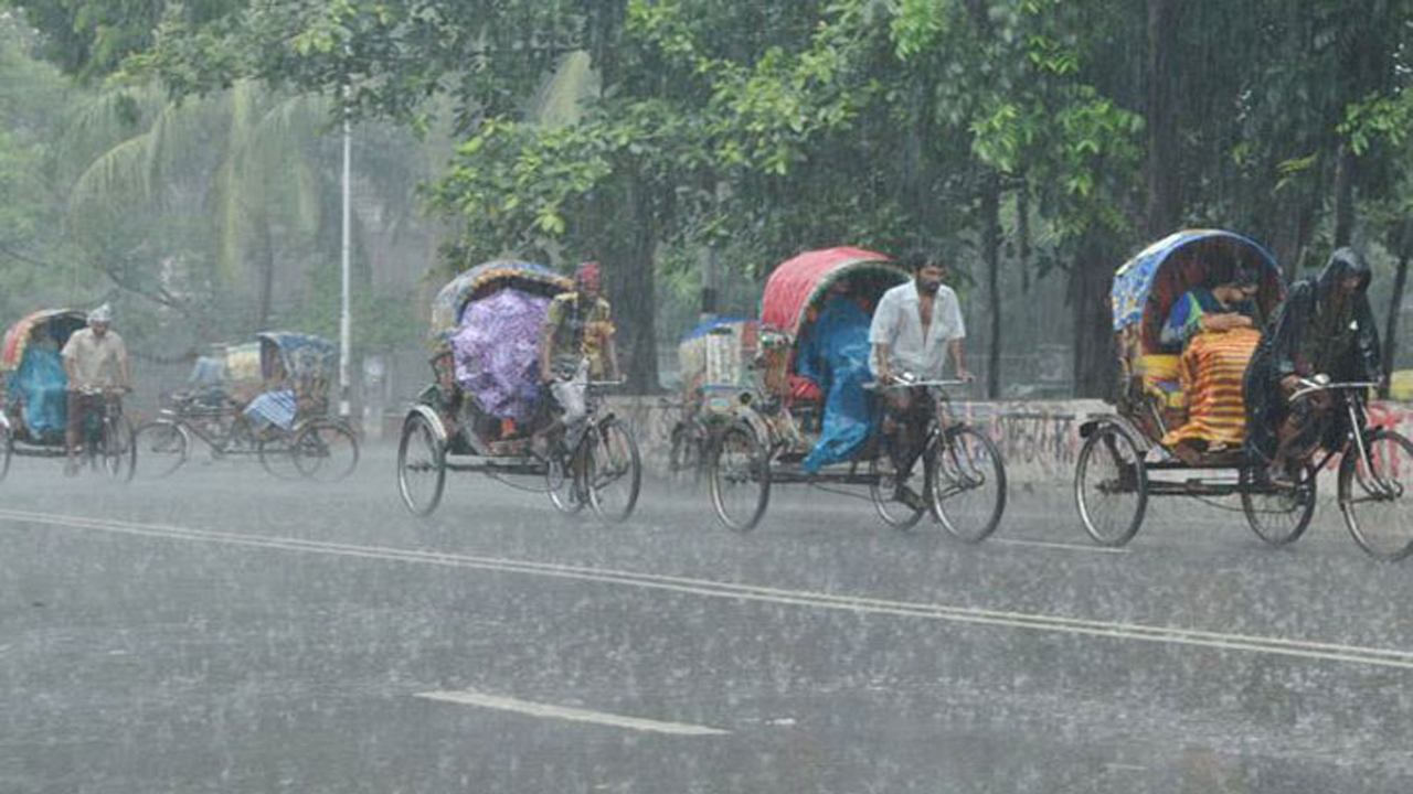 রাজধানী ঢাকায় বৃষ্টি। পুরোনো ছবি