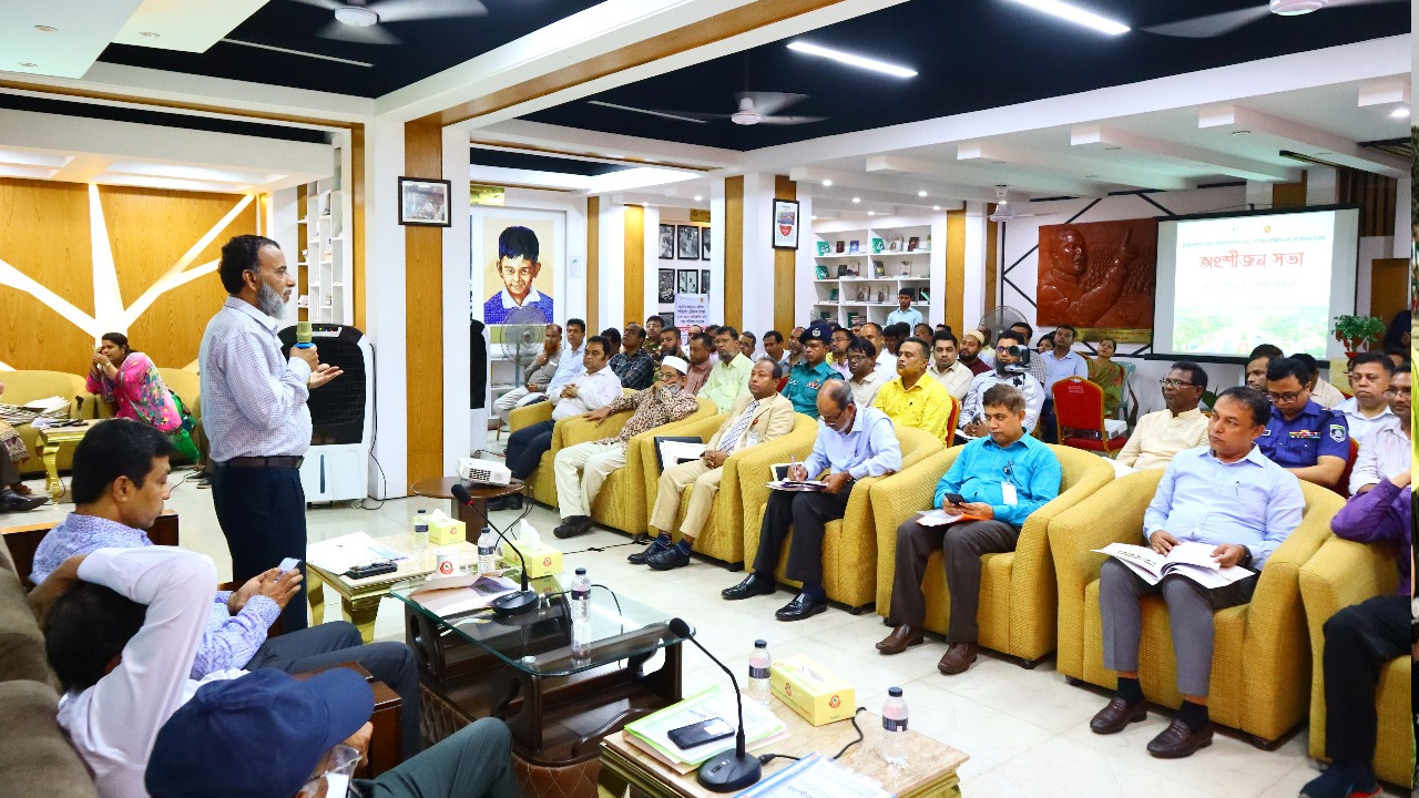 বিআরটিসির কার্যালয়ে শুদ্ধাচার অনুষ্ঠানে অতিথিরা। ছবি : কালবেলা