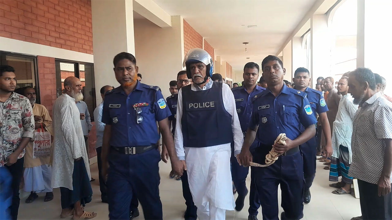 আদালতে বিএনপি নেতা আবু সাইদ চাঁদ। ছবি: কালবেলা