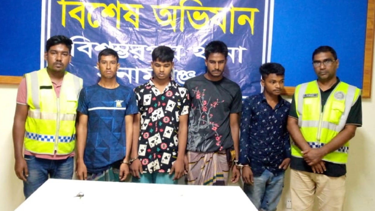 পুলিশ সদস্যদের মাঝে সংঘবদ্ধ ধর্ষণের ঘটনায় গ্রেপ্তার আসামিরা। ছবি : কালবেলা