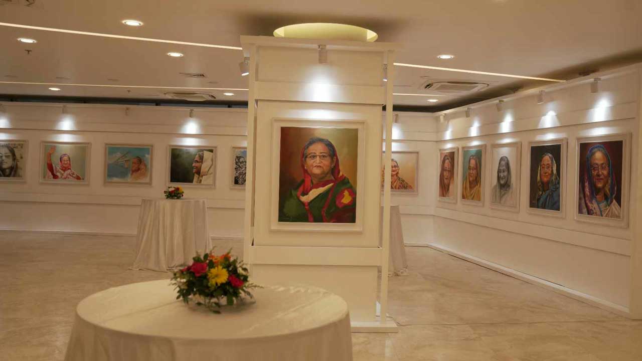 ডিএনসিসিতে সাত দিনব্যাপী চিত্রকর্ম প্রদর্শনী শুরু। ছবি : কালবেলা