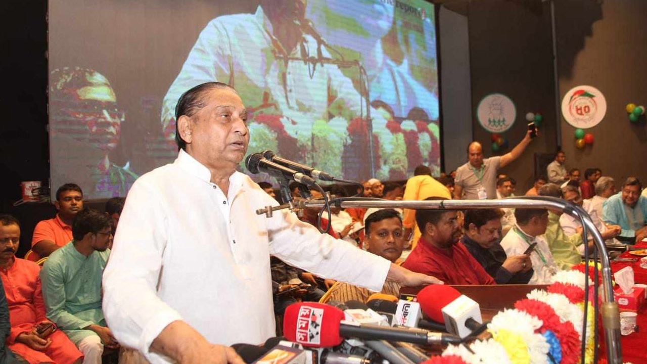 প্রধানমন্ত্রী শেখ হাসিনার ৭৭তম জন্মদিন উপলক্ষে যুবলীগ আয়োজিত আলোচনা সভায় বক্তব্য রাখেন আওয়ামী লীগের সভাপতিমণ্ডলীর সদস্য মোফাজ্জল হোসেন চৌধুরী মায়া। ছবি : সংগৃহীত