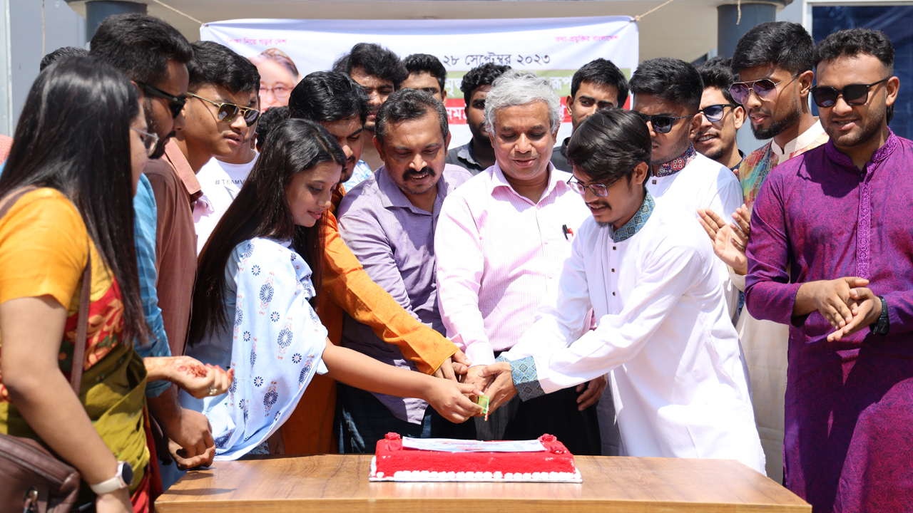 বঙ্গবন্ধু শেখ মুজিবুর রহমান ডিজিটাল ইউনিভার্সিটিতে বৃহস্পতিবার প্রধানমন্ত্রী শেখ হাসিনার জন্মদিন পালন করা হয়। ছবি : বিডিইউ