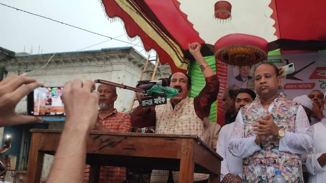 কথা বলছেন জাতীয় পার্টির কো-চেয়ারম্যান সৈয়দ আবু হোসেন বাবলা। ছবি : কালবেলা
