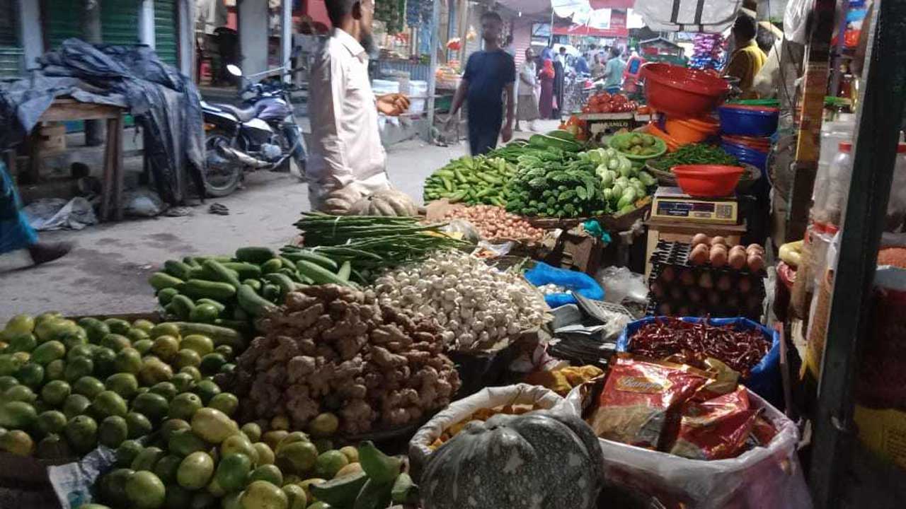 সিরাজগঞ্জে বাজারে মিলছে না আলু। ছবি : কালবেলা