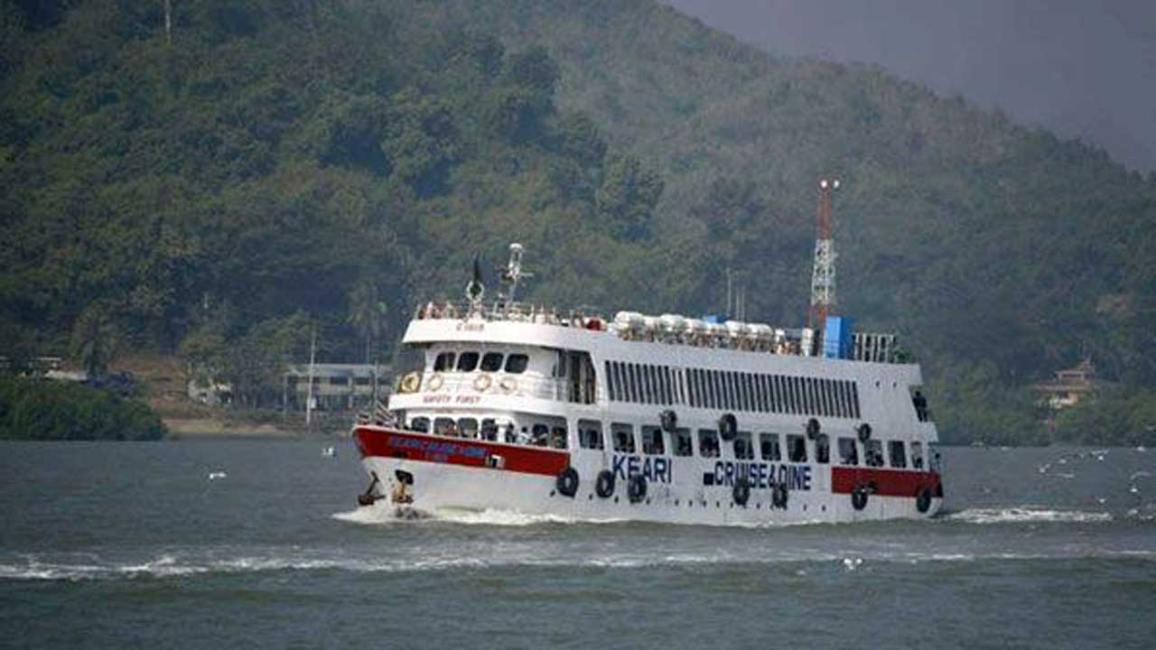 টেকনাফ-সেন্টমার্টিন নৌরুটের পর্যটকবাহী জাহাজ। ছবি : সংগৃহীত