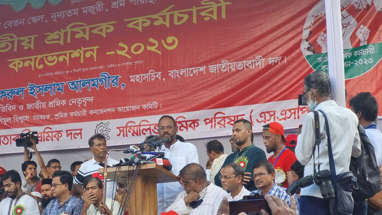 শ্রমিক-কর্মচারী কনভেনশনে জাতীয়তাবাদী যুবদলের সভাপতি সুলতান সালাউদ্দিন টুকু। ছবি : কালবেলা
