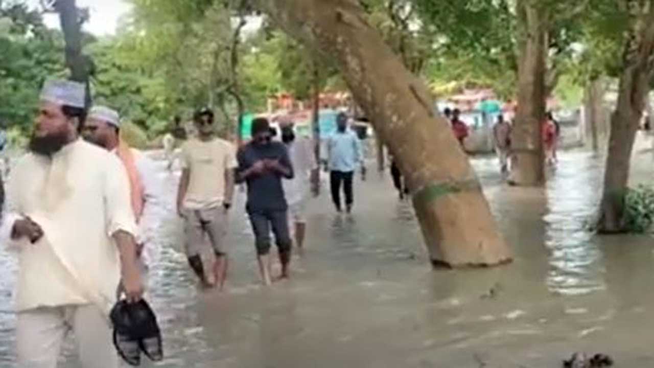 জোয়ারের পানিতে তলিয়ে গেছে করমজল পর্যটনকেন্দ্র। ছবি : সংগৃহীত
