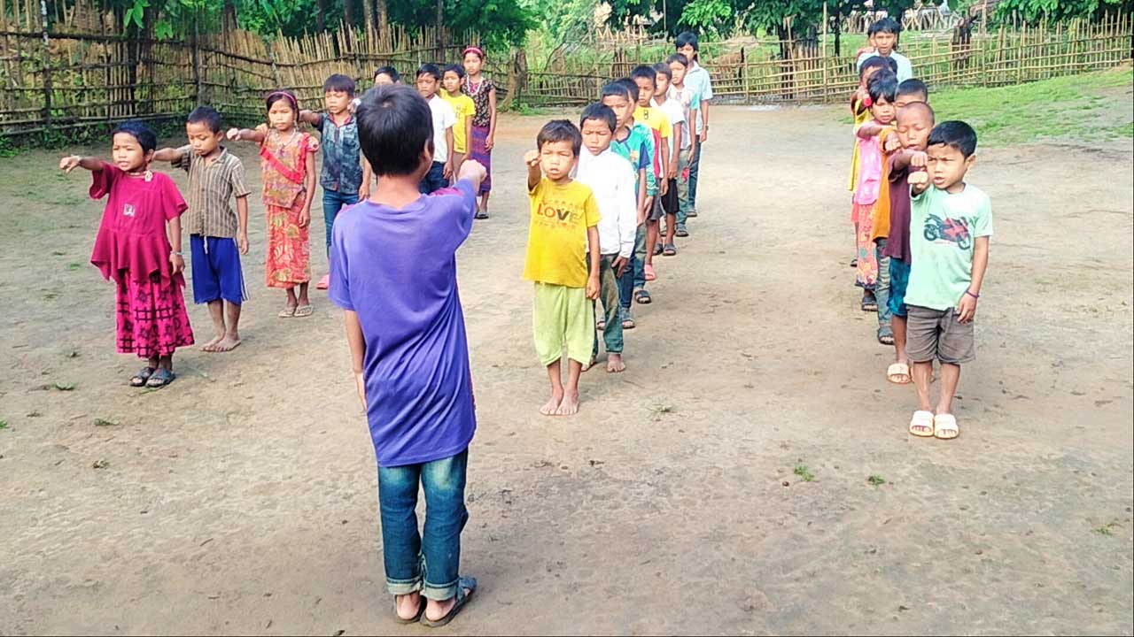 বান্দরবানের দুর্গম অঞ্চলের শিশু। ছবি : কালবেলা