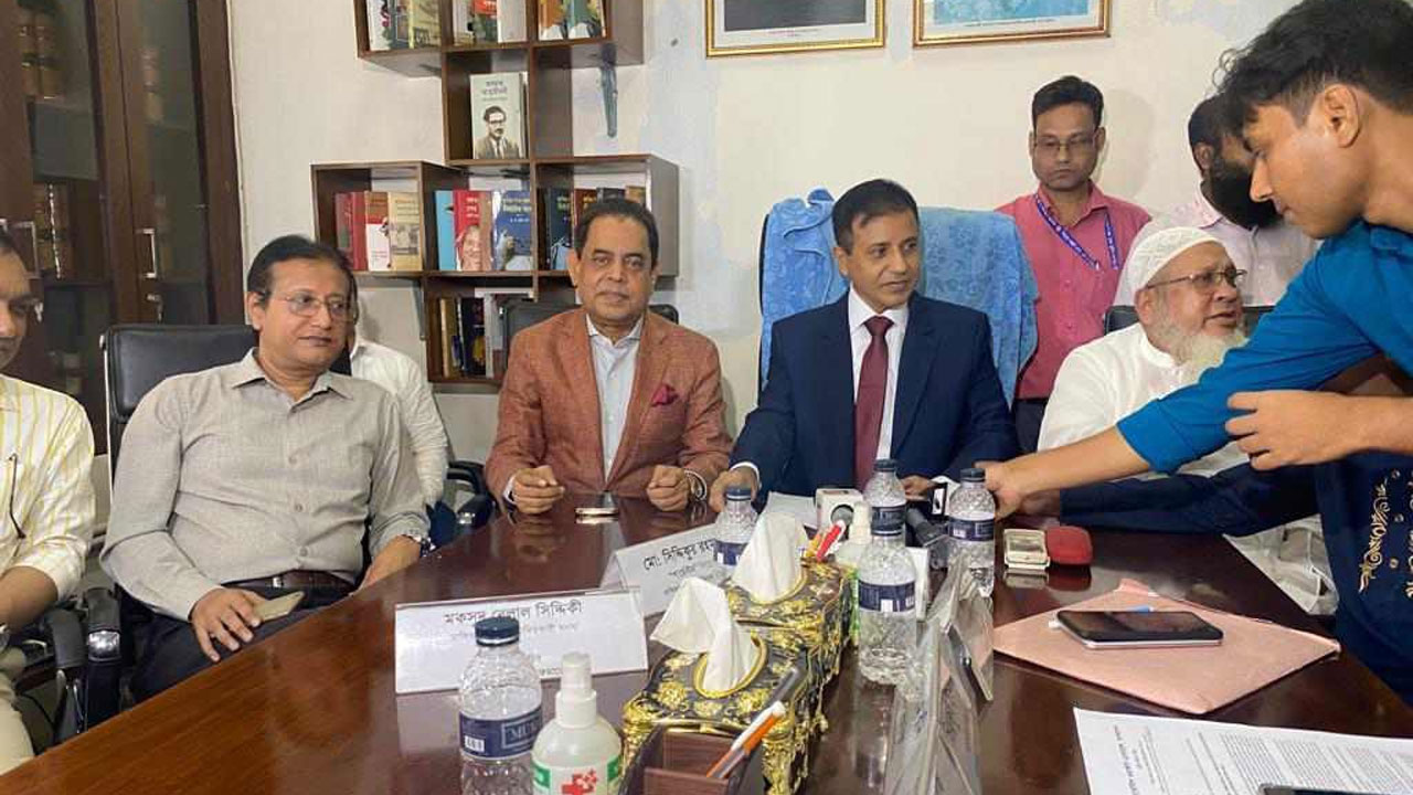 সরকার, মালিক ও শ্রমিক পক্ষের সমন্বয়ে গঠিত নিম্নতম বোর্ডের ৩য় সভা অনুষ্ঠিত। ছবি : কালবেলা