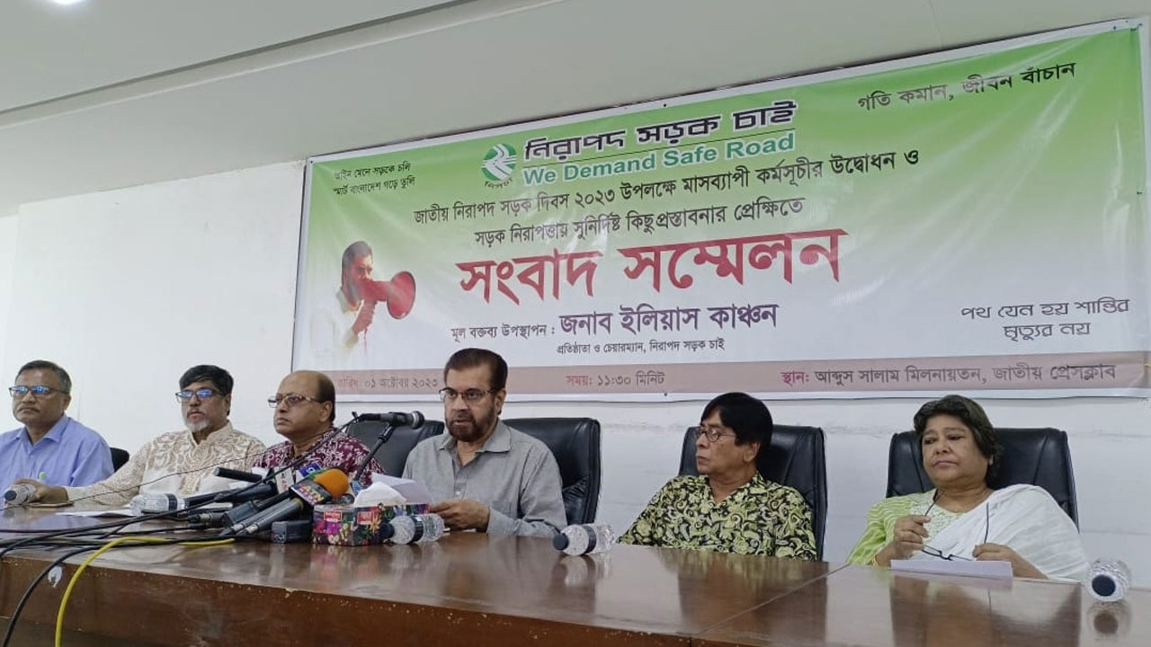 নিচসার সংবাদ সম্মেলনে বক্তব্য রাখেন সংগঠনের চেয়ারম্যান ও চিত্রনায়ক ইলিয়াস কাঞ্চন। ছবি : কালবেলা