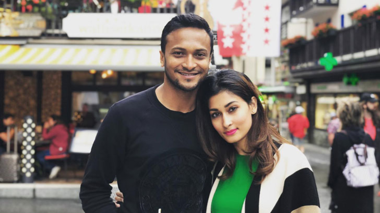 ফেসবুকে ভক্তদের সাকিবপত্নীর ‘খোঁচা’