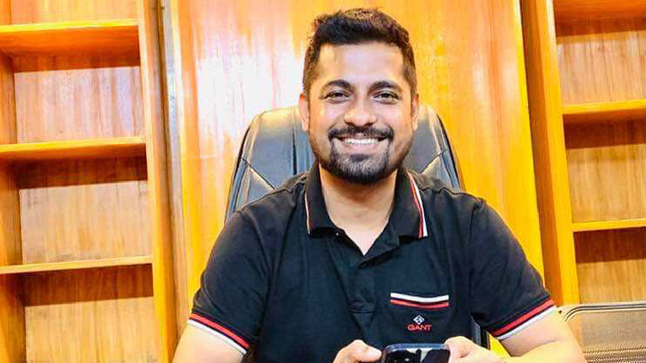 লাইভে ছাত্রলীগ নেতার আত্মহত্যার চেষ্টা, বাঁচালো পুলিশ