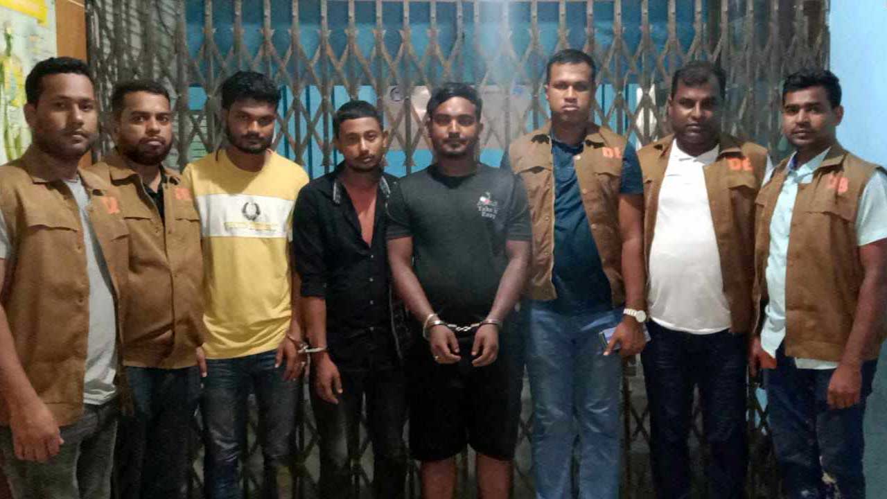 রেস্তোরাঁয় হামলা মামলায় তিন আসামি গ্রেপ্তার। ছবি : কালবেলা