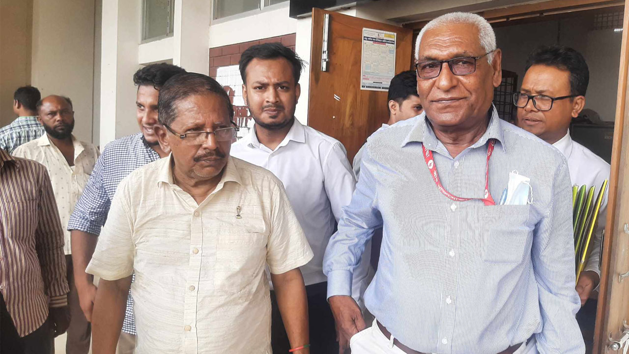 ক্ষমা চাইলেন আম্পায়ার চিনু, মামলা তুলে নিলেন রকিবুল