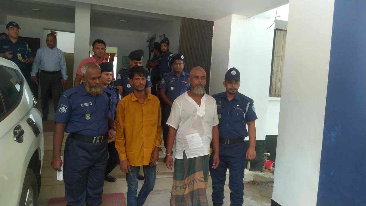 ছিনতাইচক্রের দুজন গ্রেপ্তার। ছবি : কালবেলা