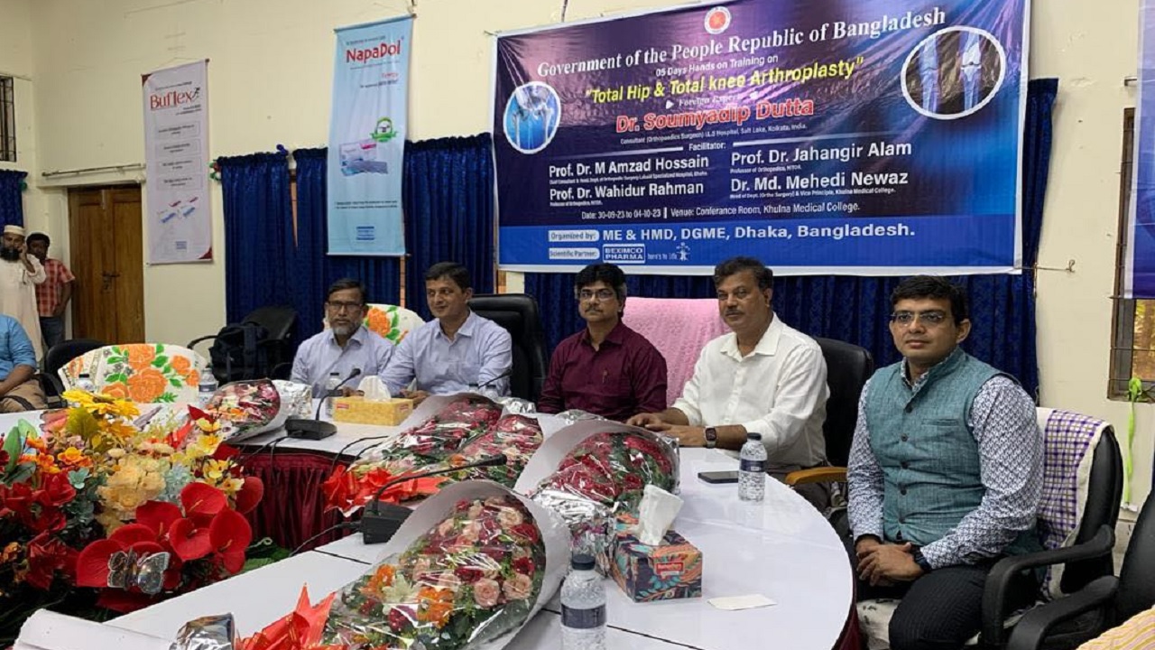 খুলনায় ৫ দিনব্যাপী চিকিৎসকদের আন্তর্জাতিক প্রশিক্ষণ শুরু হয়েছে। ছবি : কালবেলা