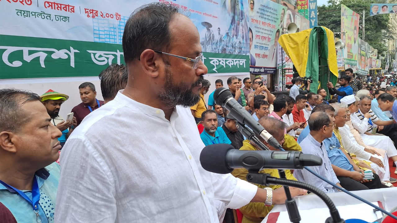 জাতীয়তাবাদী কৃষক দল আয়োজিত কৃষক সমাবেশে বক্তব্য রাখেন সুলতান সালাউদ্দিন টুকু। ছবি : কালবেলা
