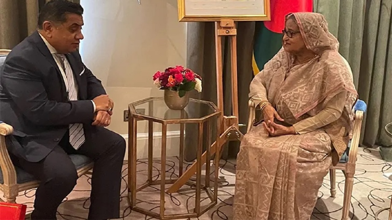 লন্ডনে প্রধানমন্ত্রী শেখ হাসিনার সঙ্গে সৌজন্য সাক্ষাতে লর্ড (তারিক) আহমেদ উইম্বলডন। ছবি : সংগৃহীত