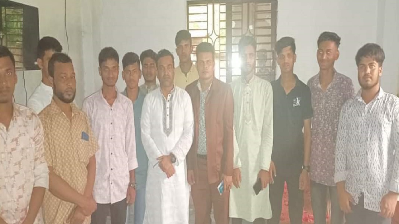 রোডমার্চের প্রস্তুতি সভায় খালেদা জিয়া মুক্তিমঞ্চের কেন্দ্রীয় সদস্য সচিব অ্যাড. লোকমান শাহ। ছবি : কালবেলা