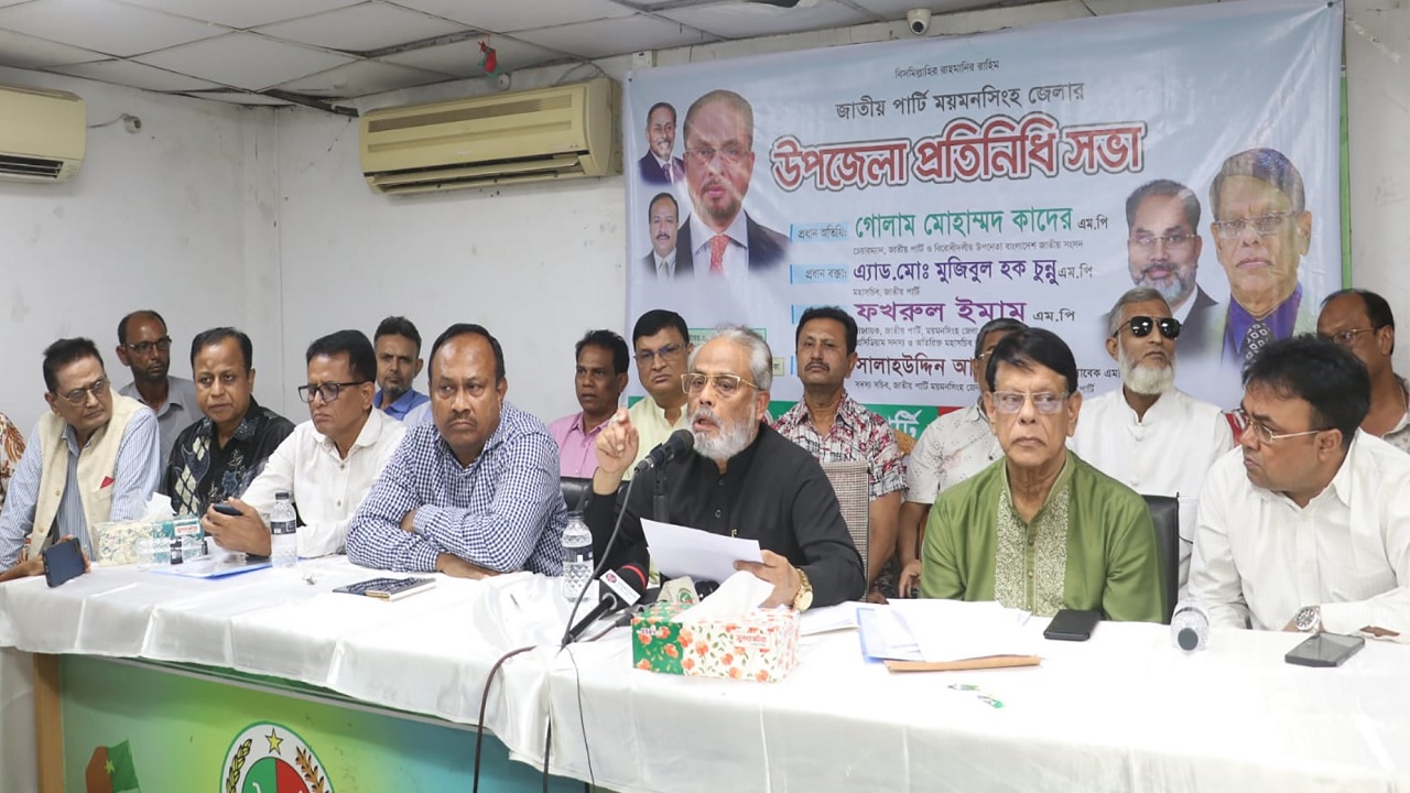 চেয়ারম্যানের বনানীস্থ কার্যালয় মিলনায়তনে ময়মনসিংহ জেলার উপজেলা প্রতিনিধি সভায় কথা বলছেন গোলাম মোহাম্মদ কাদের। ছবি : কালবেলা