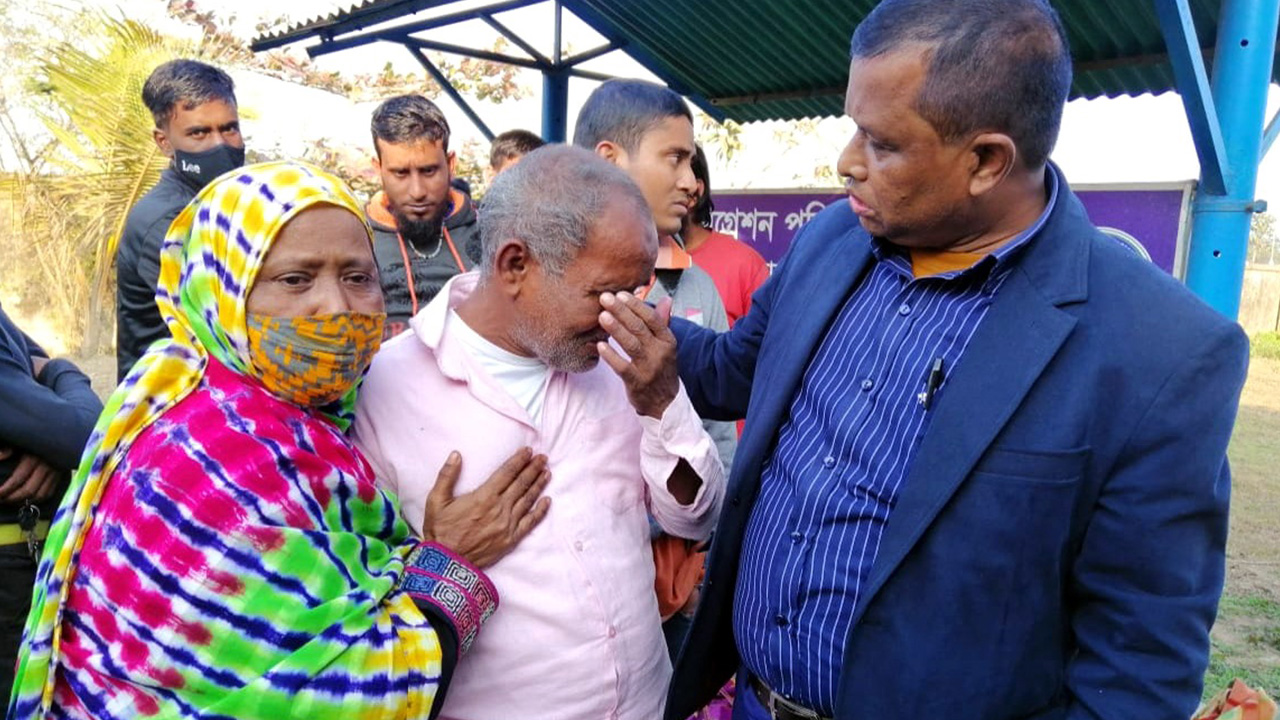 ভারতে বন্দি ৩০০ বাংলাদেশি এবং বাংলাদেশের কারাগারে বন্দি ভারতের ১৯ নাগরিককে মুক্তি করেন অমলেন্দু । ছবি : কালবেলা