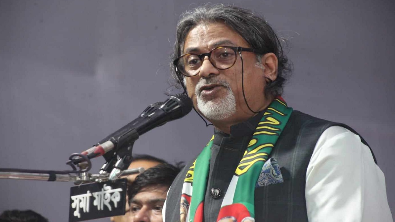 বুধবার দুপুরে শ্যামপুর থানার সম্মুখে বালুর মাঠ রাস্তায় শ্যামপুর-কদমতলী থানায় যুবলীগের ত্রিবার্ষিক সম্মেলনে কথা বলছেন শেখ ফজলে শামস্ পরশ। ছবি : সংগৃহীত