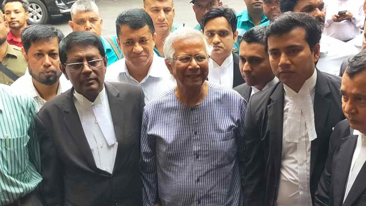 সকাল সাড়ে ৯টার দিকে দুদকের প্রধান কার্যালয়ে পৌঁছেন ড. মুহাম্মদ ইউনূস। ছবি : সংগৃহীত