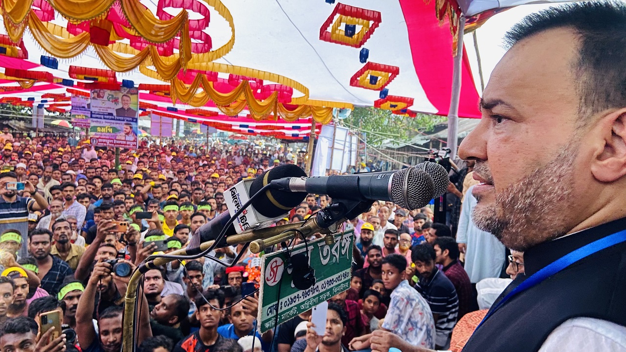 শৈলকুপায় জনসমাবেশে বক্তব্য রাখছেন নজরুল ইসলাম দুলাল। ছবি : কালবেলা