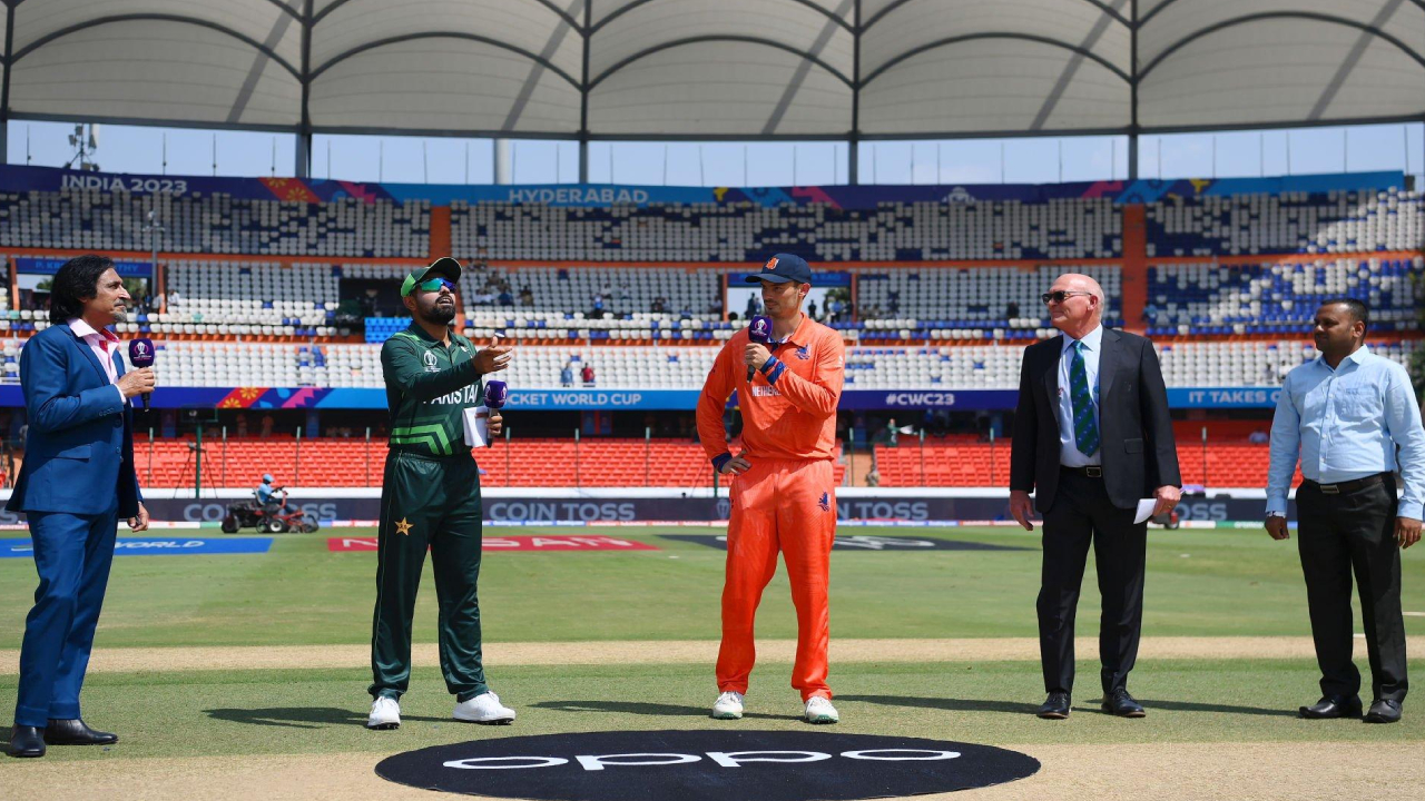 পাকিস্তান ও নেদারল্যান্ডস ম্যাচের টসের দৃশ্য। ছবি: সংগৃহীত