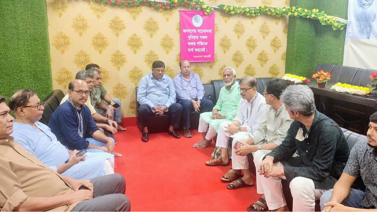 রাজধানীতে নাগরিক ঐক্যের কার্যালয়ে গণতন্ত্র মঞ্চের নেতারা। ছবি : কালবেলা