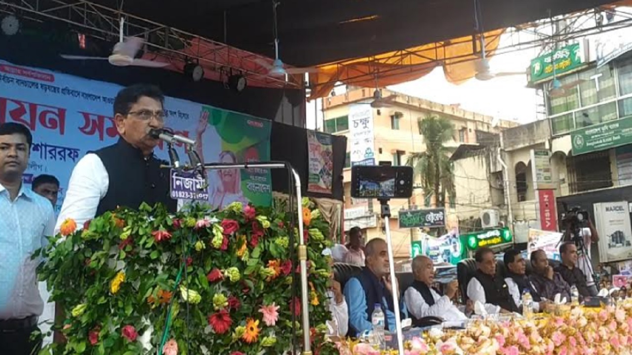 আওয়ামী লীগের শান্তি ও উন্নয়ন সমাবেশে কথা বলছেন আওয়ামী লীগের যুগ্ম সাধারণ সম্পাদক মাহবুবউল আলম হানিফ। ছবি : কালবেলা
