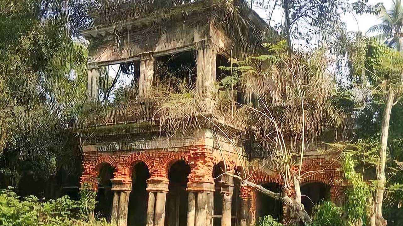 কৃমিল্লায় অবহেলায় নষ্ট হচ্ছে সাহেব বাড়ি। ছবি : কালবেলা